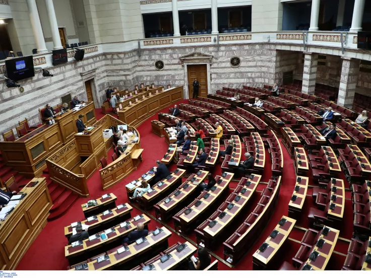 Βουλή: Στην Ολομέλεια το νέο πειθαρχικό δίκαιο δημοσίων υπαλλήλων