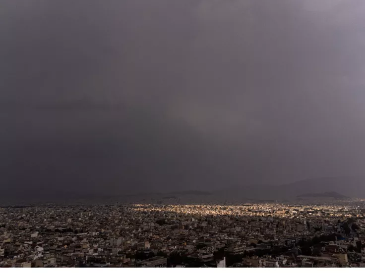Χαλάει ο καιρός: Βροχές, καταιγίδες και «βουτιά» της θερμοκρασίας