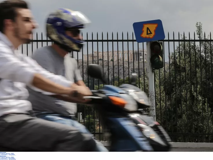Νέος ΚΟΚ Πάνω από 2.600 παραβάσεις για μη χρήση κράνους σε μία εβδομάδα