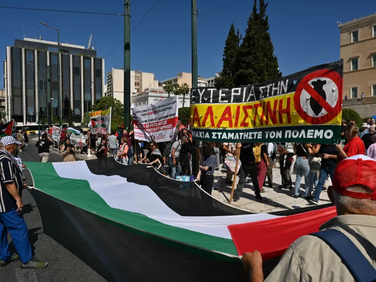 Σύνταγμα: Συγκέντρωση αλληλεγγύης κατά της γενοκτονίας των Παλαιστινίων (εικόνες)