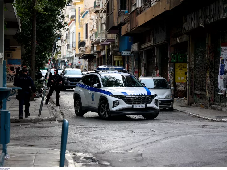 Ύποπτο σακίδιο στα Εξάρχεια - Έκλεισαν δρόμοι γύρω από τη Χαριλάου Τρικούπη
