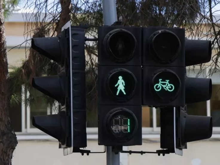 Κύπρος: Οι φωτεινοί σηματοδότες αποκτούν γυναικείες φιγούρες