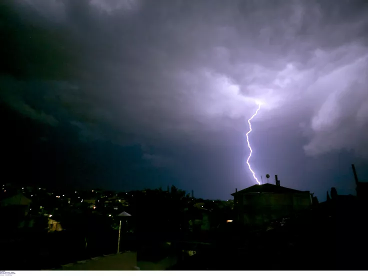 Κακοκαιρία: Ισχυρές βροχές και καταιγίδες για 48 ώρες - Πέφτουν τα πρώτα χιόνια