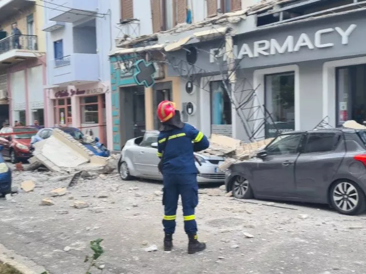 Λαύριο: Κατέρρευσε μπαλκόνι κτιρίου