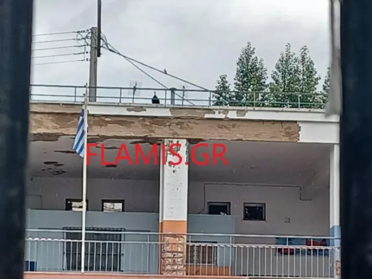 Πάτρα: «Έβρεξε» σοβάδες σε δημοτικό σχολείο - Αποκλείστηκε ο χώρος