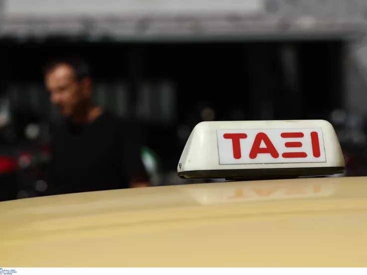 Τρόμος για οδηγό ταξί στη Θεσσαλονίκη – Επιβάτης τον απείλησε με σύριγγα και τον λήστεψε