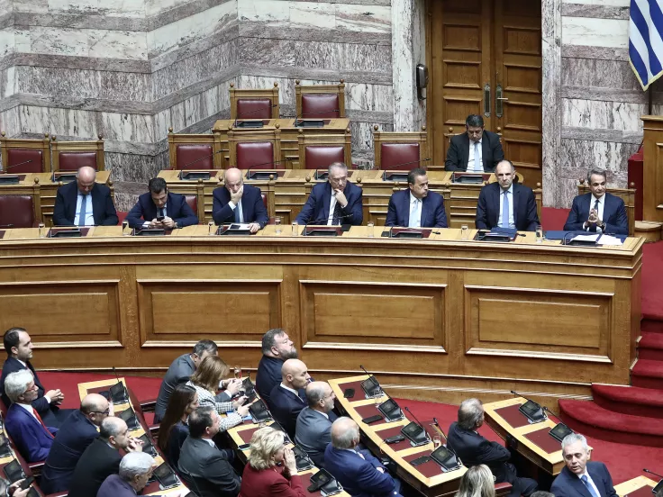 Βουλή: Αυτόματη διακοπή μικροφώνου - Ξεκίνησε η συζήτηση