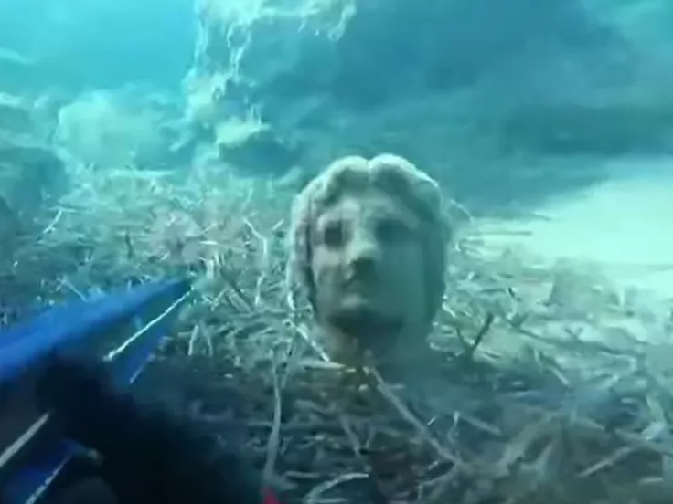 Άγαλμα στο βυθό