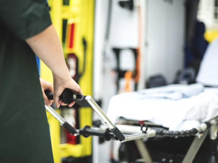 Αγρίνιο: 79χρονος εντοπίστηκε μαχαιρωμένος - Προσήχθη η κόρη του