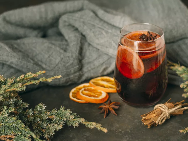 Glühwein στο σπίτι: Πώς να φτιάξετε το απόλυτο χριστουγεννιάτικο ρόφημα