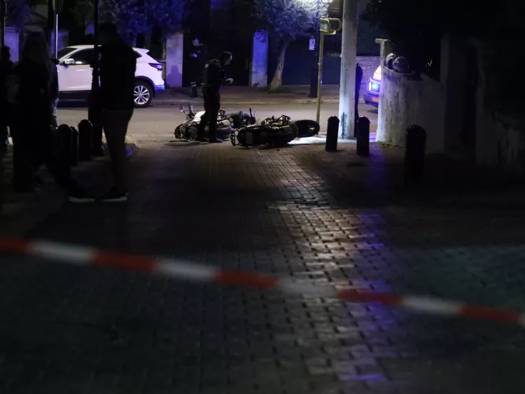 Άγιος Δημήτριος: Eμβόλισαν μηχανές της ΕΛΑΣ - Ασύλληπτοι οι διαρρήκτες (βίντεο)