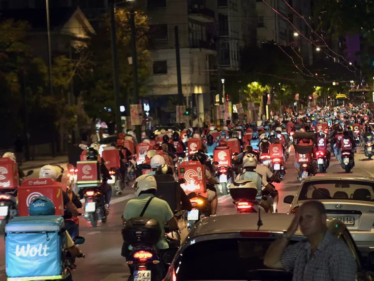 Διανομείς efood και Wolt: Διήμερη στάση εργασίας - Ξεκινούν την Black Friday