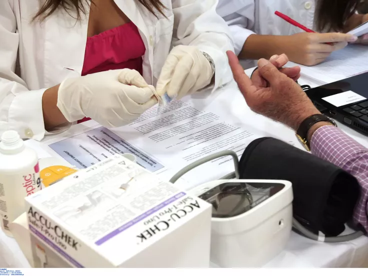 Νέος ψηφιακός βοηθός υγείας: Τεχνητή νοημοσύνη για φάρμακα, εξετάσεις και εμβολιασμούς