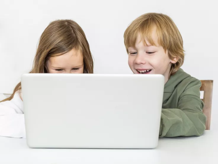 Επίδομα παιδιού: Ανοίγει αύριο η πλατφόρμα για νέες αιτήσεις