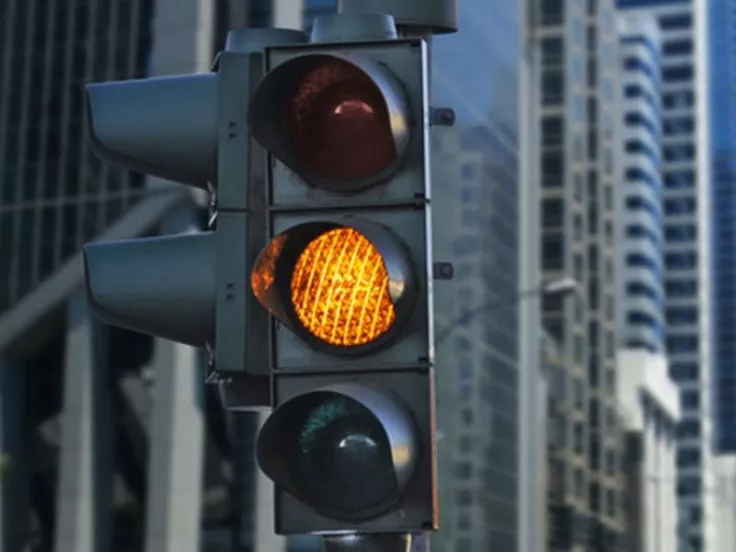 Νέος ΚΟΚ και πορτοκαλί φανάρι: Το πρόστιμο εάν το παραβιάσετε