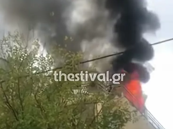 Θεσσαλονίκη: «Στάχτη» ένα διαμέρισμα ύστερα από φωτιά (βίντεο)