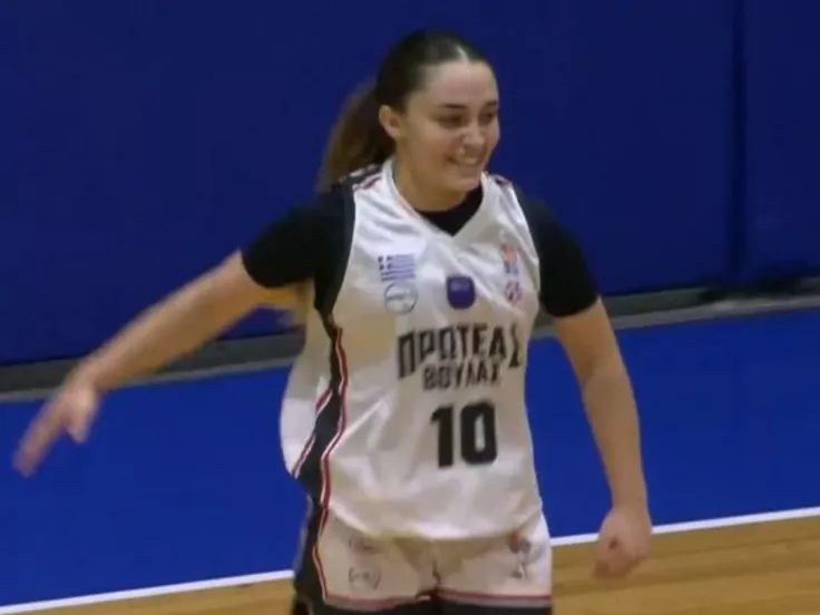 Κέλλυ Χουσελά