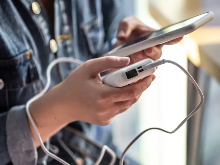 Για αυτό δεν πρέπει να φορτίζουμε το κινητό μας όλη τη νύχτα