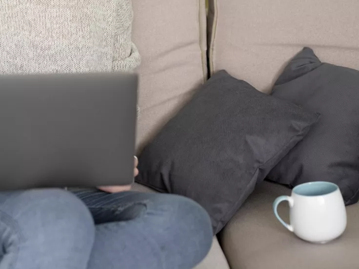 Γιατί δεν πρέπει να δουλεύουμε με το λάπτοπ στην αγκαλιά μας