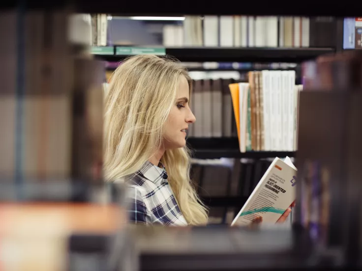 Τι σημαίνει η λέξη «ἐρεμνός»