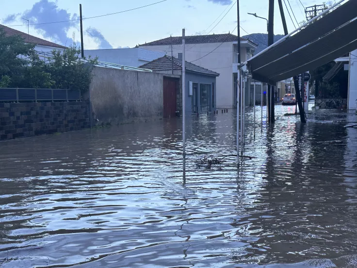 Κακοκαιρία: «Πνίγηκε η Λέσβος - Πλημμύρες και στη Μεγαλόπολη (εικόνες)