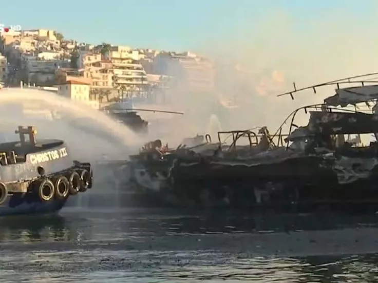 Μαρίνα Ζέας: Φωτιά σε τέσσερα σκάφη - Βυθίστηκαν τα τρία (βίντεο)