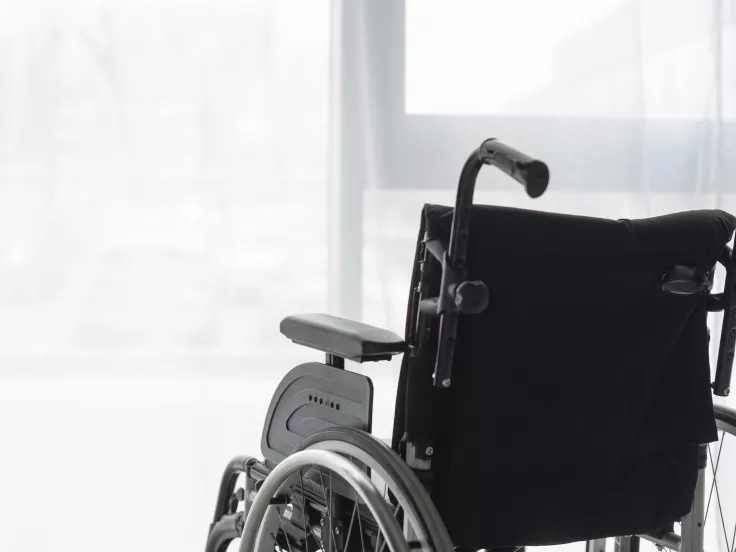 «Προσβασιμότητα κατ’ οίκον»: Τι αλλάζει στην επιδότηση έως 14.500 ευρώ