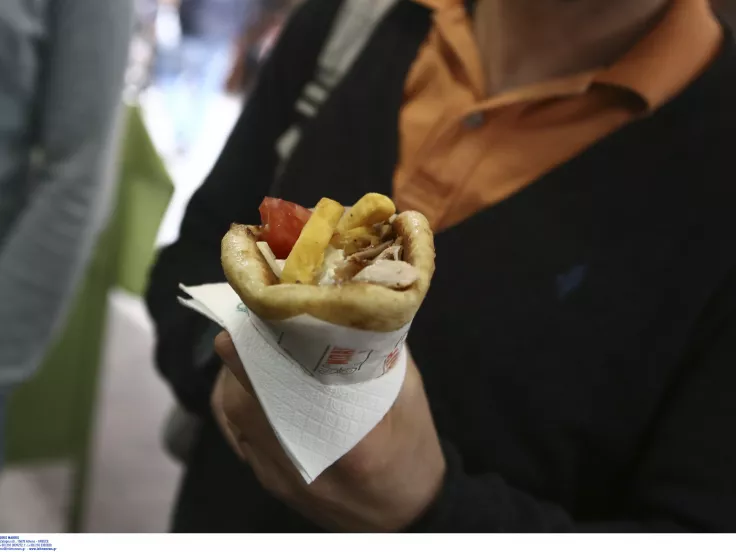 Απλησίαστο το τυλιχτό σουβλάκι - Αγγίζει τα 5 ευρώ