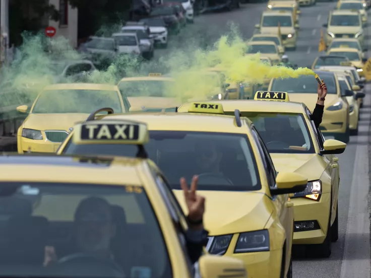 Τελειώνει η απεργία των ταξί αύριο στις 6 το πρωί