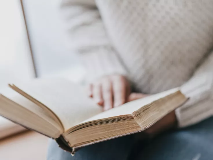 Πώς λέγεται στα ελληνικά η λέξη «αγκαζέ»