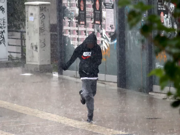 Καιρός: Βροχερό το σκηνικό στη χώρα - Θα βγει έκτακτο δελτίο και για την Αττική