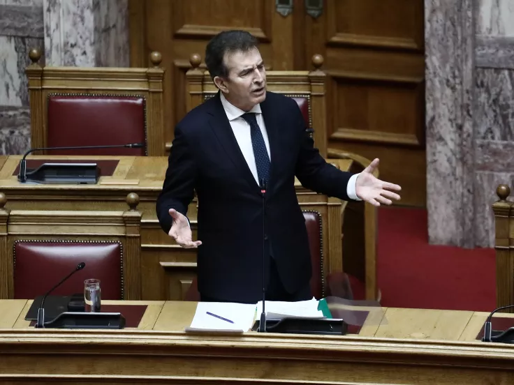 Σήμερα στις 11:00 οι ανακοινώσεις Χρυσοχοΐδη για την οπλοκατοχή