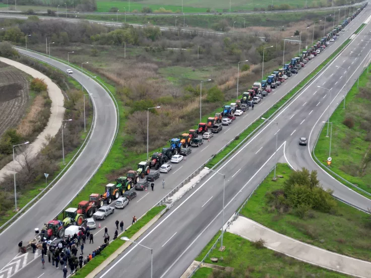 Αγρότες: Επεκτείνονται σε όλη τη χώρα τα μπλόκα - Πάνω από 4.000 τρακτέρ