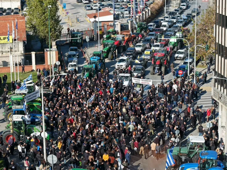 Αγρότες: Παραμένουν στα μπλόκα - Πού υπάρχουν κινητοποιήσεις