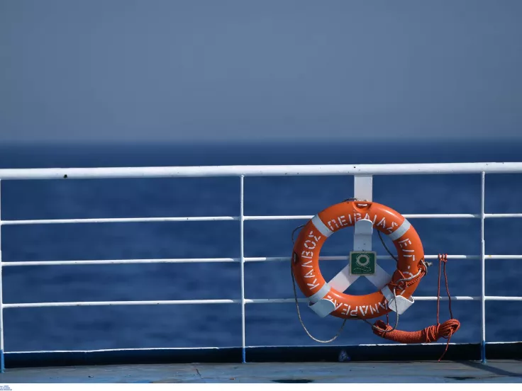 Αναπληρωτές: Εκπτώσεις σε ακτοπλοϊκά και αεροπορικά εισιτήρια ενόψει Χριστουγέννων