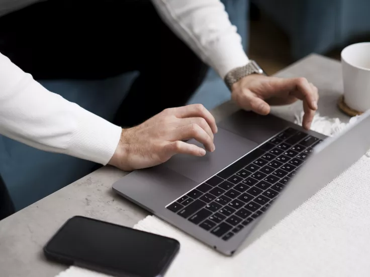 Παραμονή Πρωτοχρονιάς: Για ποιους εργαζόμενους είναι επίσημη ημιαργία