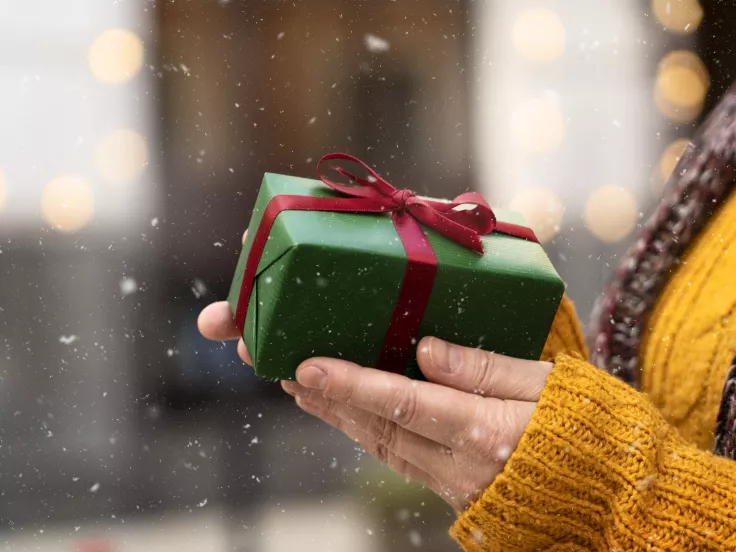 Δώρο Χριστουγέννων: Πότε πληρώνεται σε εργαζομένους και άνεργους
