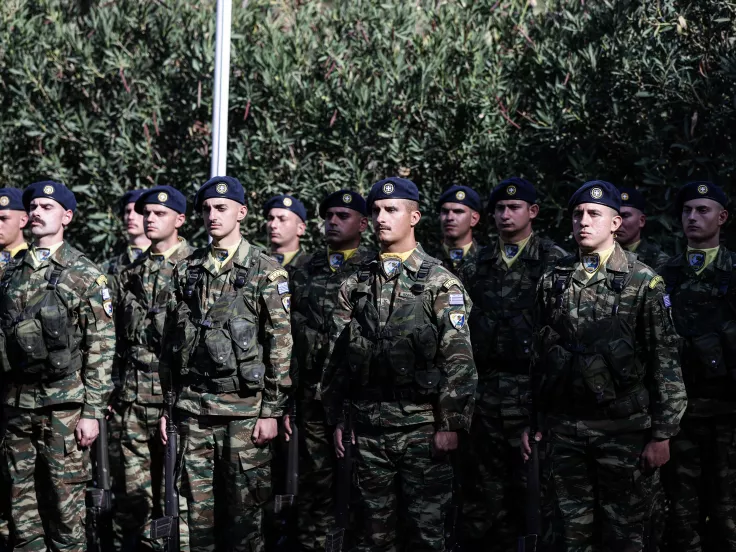 Βουλή: Κατατέθηκε το νομοσχέδιο για τις Ένοπλες Δυνάμεις - Νέοι μισθοί, βαθμοί και εθελοντική στράτευση γυναικών 