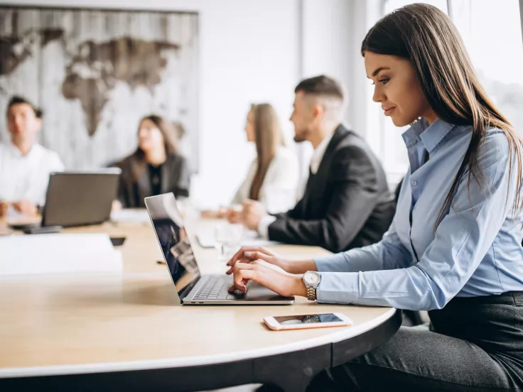 Θέσεις εργασίας και προσλήψεις