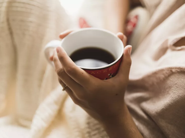Το λάθος που κάνουν όλοι με τον πρωινό καφέ και προκαλεί στρες