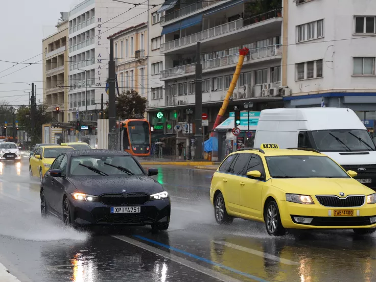 Κακοκαιρία Byron: Κλειστοί δρόμοι στην Αττική - Πού αποκαταστάθηκε η κυκλοφορία