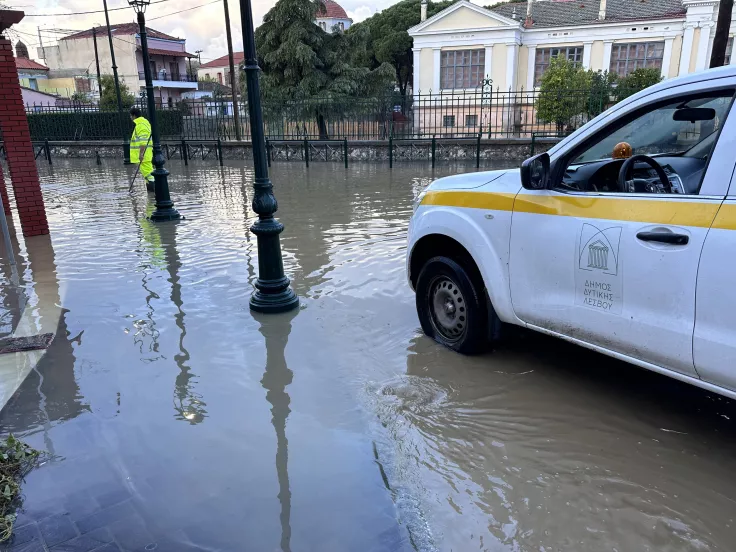 Κακοκαιρία Byron: Σαρώνει όλη τη χώρα - «Απανωτά» μηνύματα του 112, πλημμύρες και 331 κλήσεις στην Πυροσβεστική