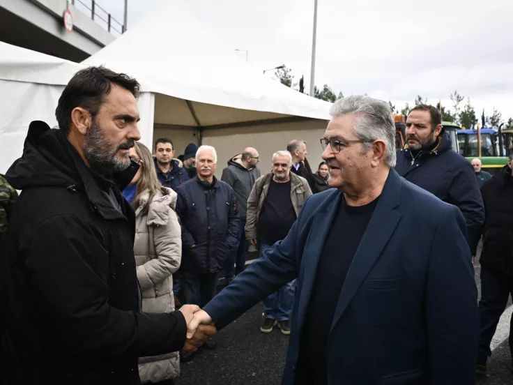 Κουτσούμπας στα μπλόκα των αγροτών: Στηρίζουμε τον δίκαιο αγώνα τους