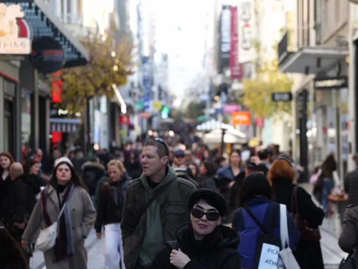 Ανοιχτά μαγαζιά και σούπερ μάρκετ την τελευταία Κυριακή του 2025
