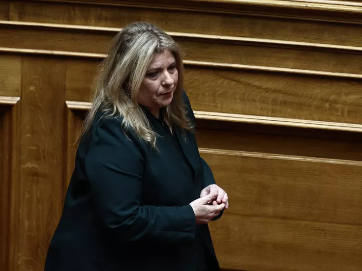 Συρεγγέλα: Αγωγή κατά Κωνσταντοπούλου για το «σιγά μη σκίσετε κανένα καλσόν»