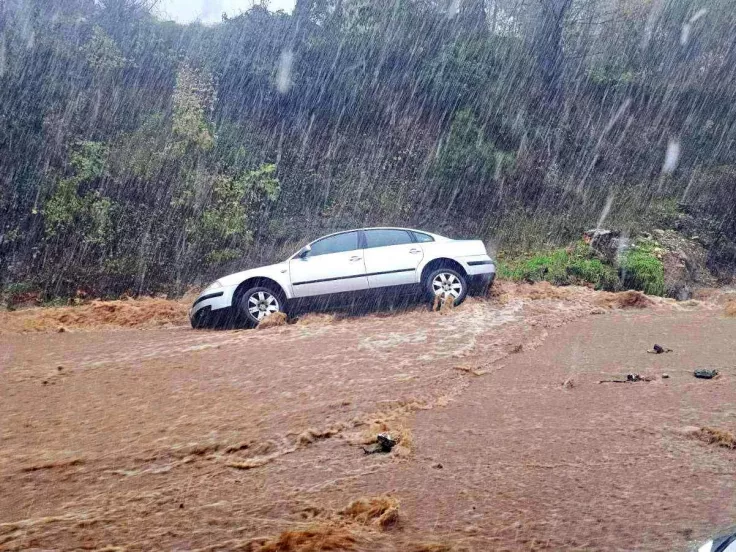 Κακοκαιρία Byron: «Βιβλική καταστροφή» σε χωριά - Πλημμύρες, καθιζήσεις μηνύματα του 112