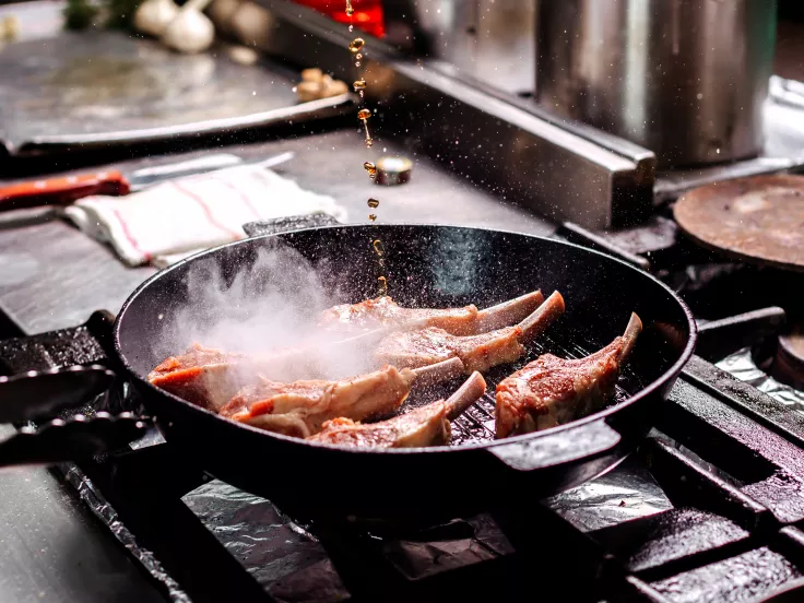 Έτσι θα εξαφανίσετε τη μυρωδιά του τηγανίσματος από το σπίτι μέσα σε λίγα λεπτά