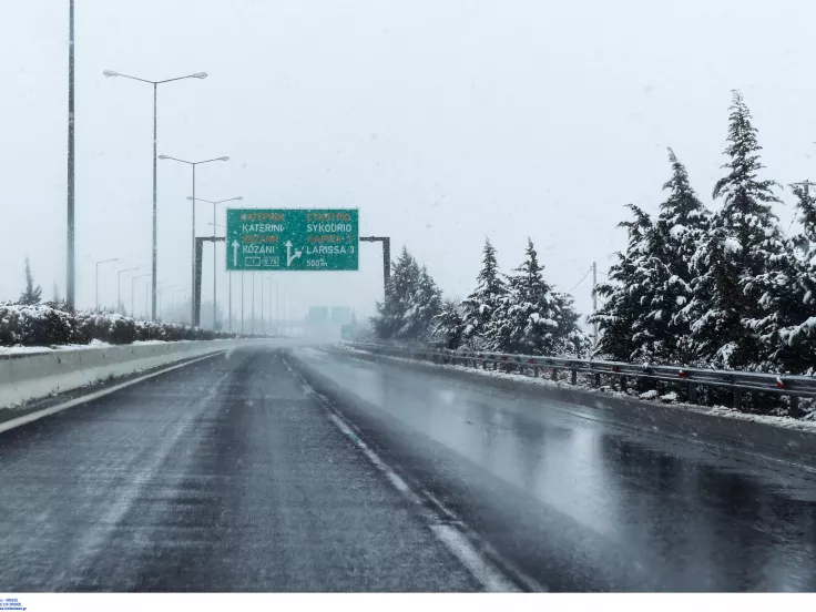 Άστατος ο καιρός τα Χριστούγεννα: Δύο κακοκαιρίες «χτυπούν» τη χώρα