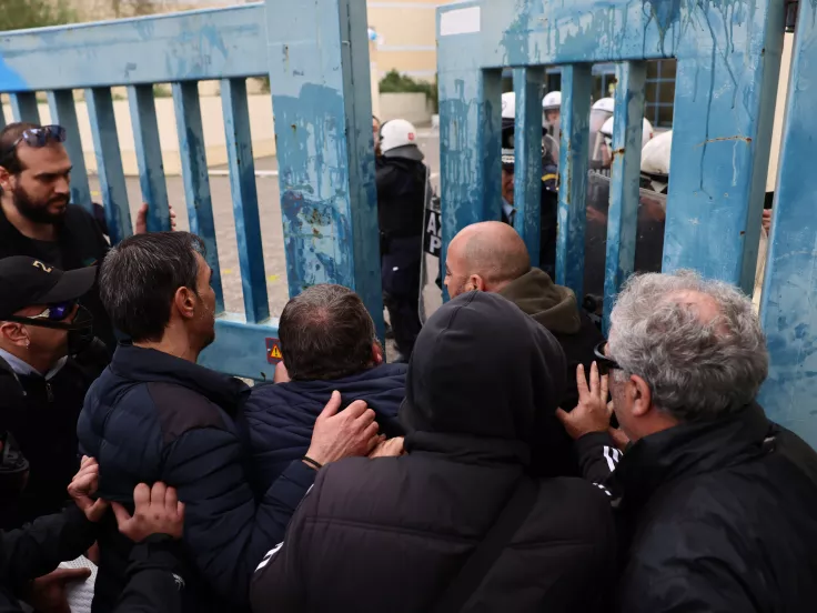 Υπουργείο Μεταφορών: Ένταση και χημικά ανάμεσα σε οδηγούς ταξί και αστυνομικούς