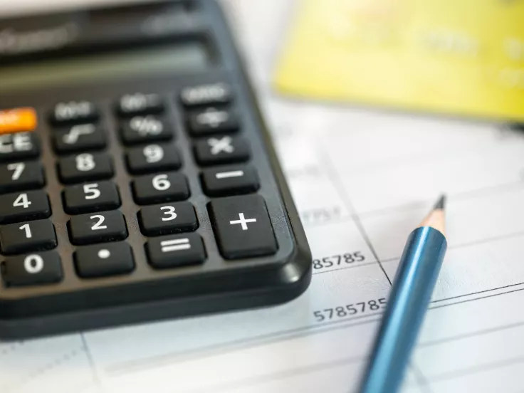 Μισθοί: Πόσο αυξάνονται σε ιδιωτικό και δημόσιο τομέα - Παραδείγματα